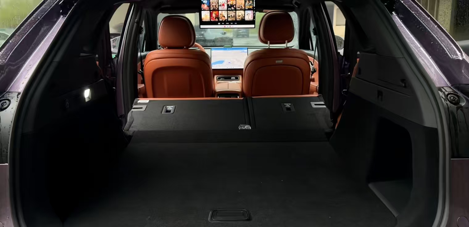 彻底刷新我对家用混动 SUV 的认知。鲲鹏 C-DM 6.0 混动系统实力强劲，