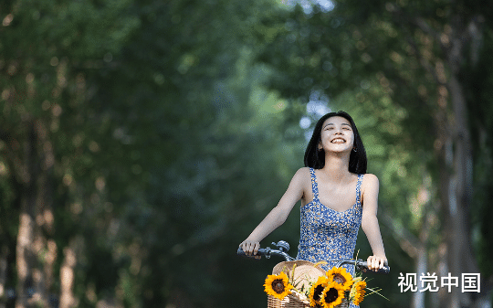 “叔叔，阿姨太老了，你该换个年轻的宝了～”相亲女看上我爸，扬言“生是叔叔的人，死是叔叔的鬼～”