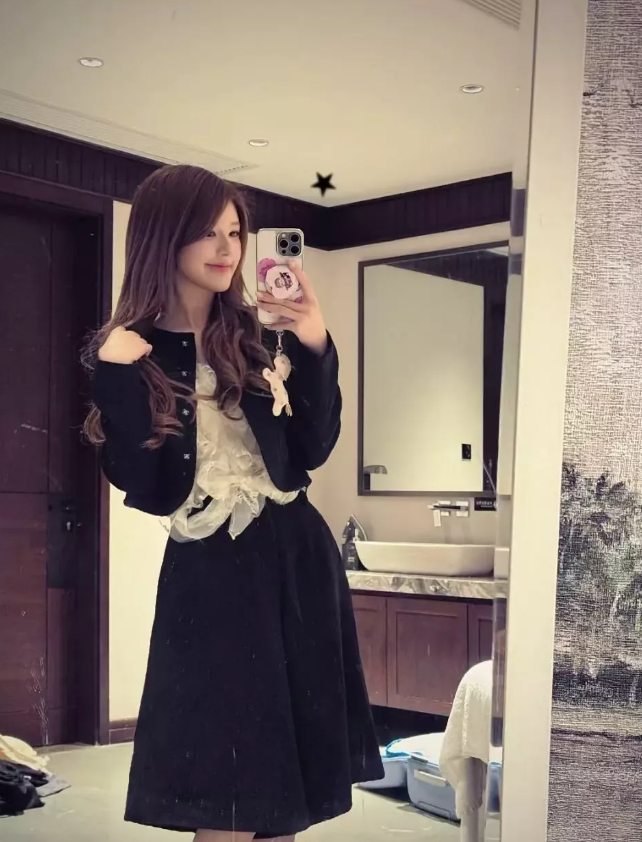 赵露思的五官比例真好，看着特别舒服