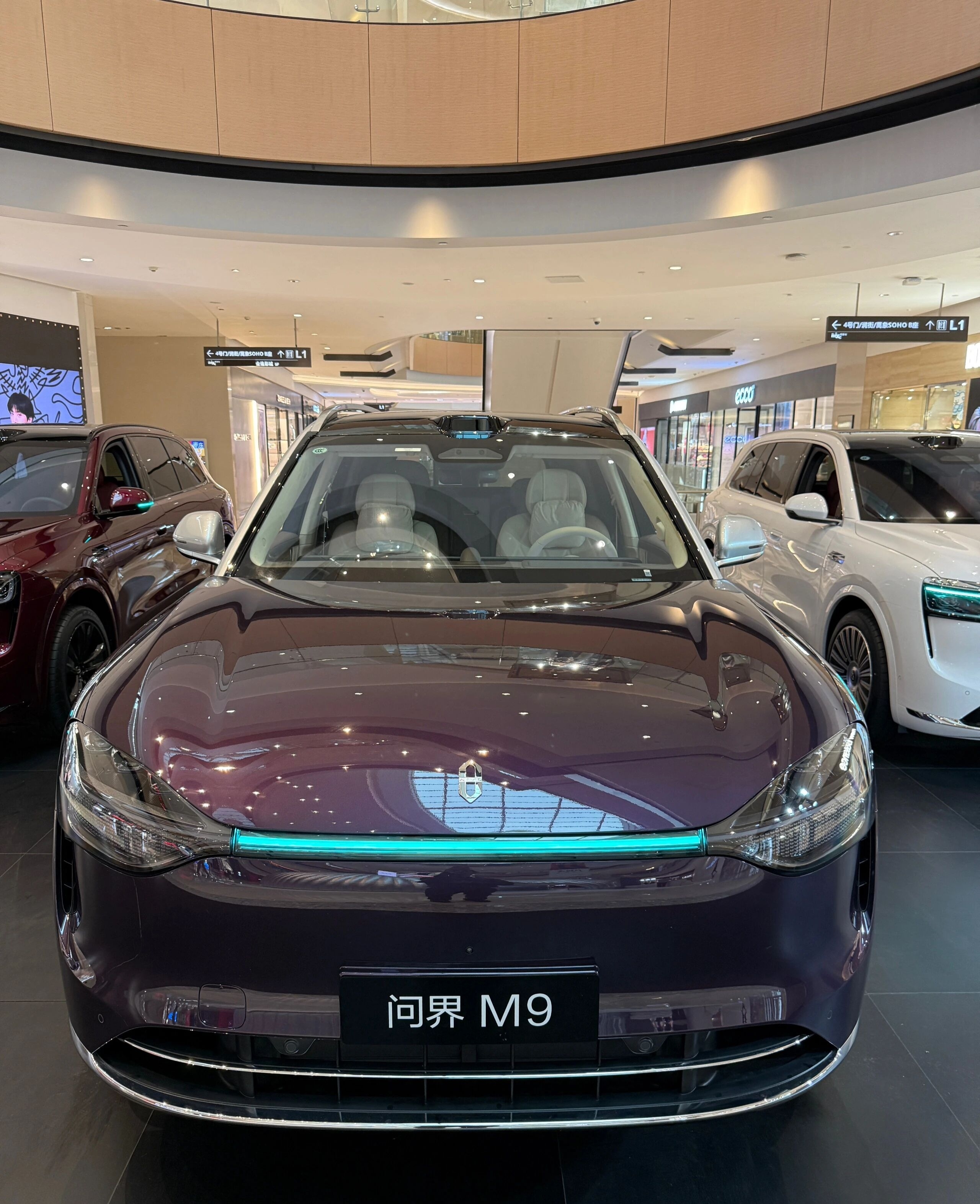 大佬的座驾，全新问界M9四座版问界M9上市以来销量已突破25万辆，进入大型SUV