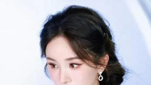 离婚7年后，40岁杨幂高调官宣喜讯，网友：刘恺威已经高攀不起了