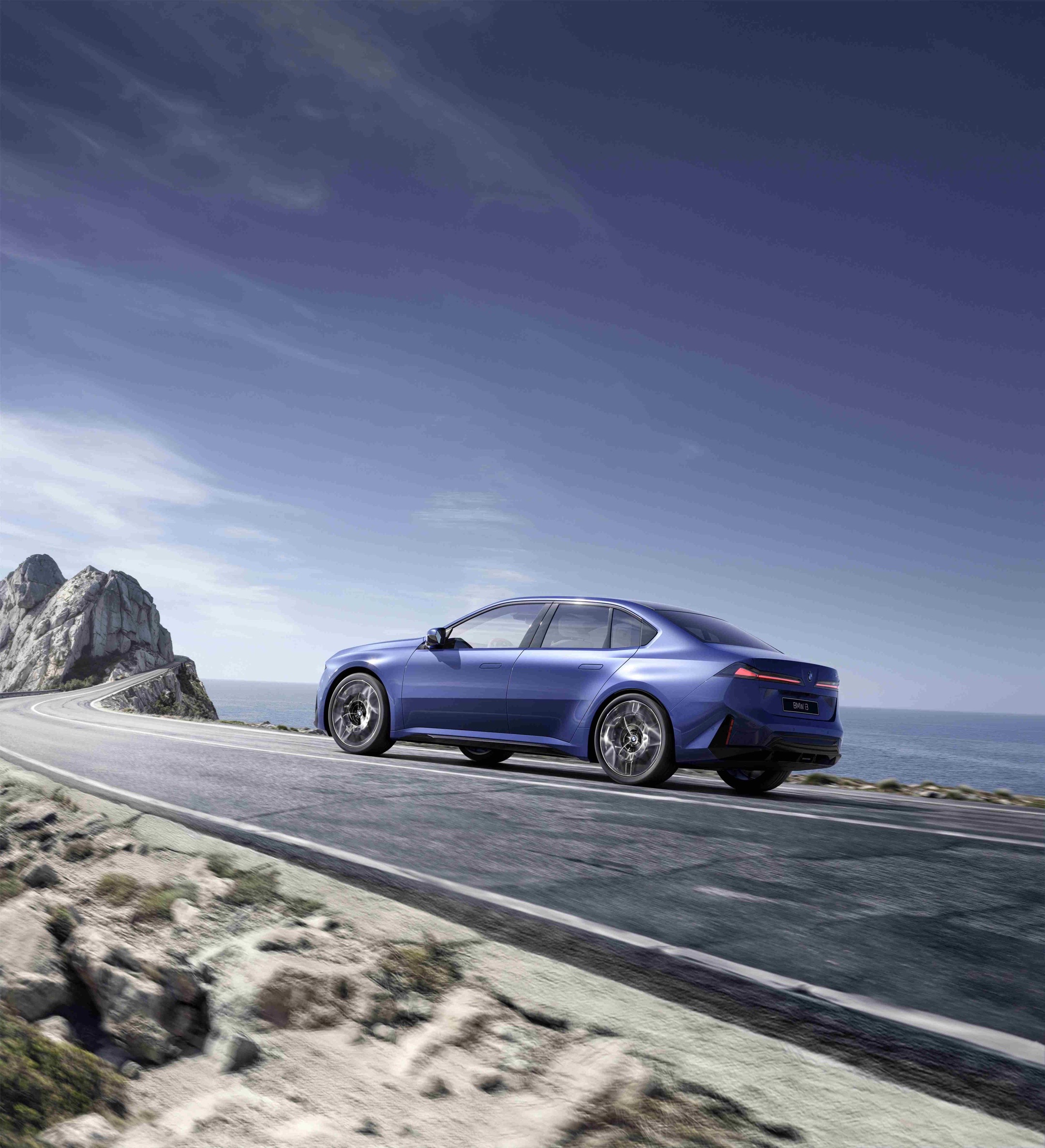 新世代 i3 终于来了。

首先面世的是 i3 50 xDrive 四驱版本， 