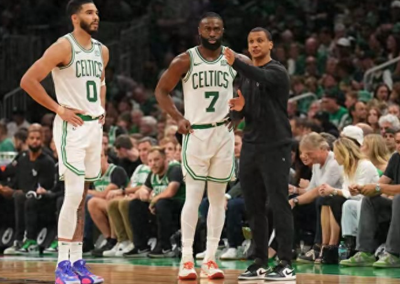 那些整天批评图图和布朗关键时候掉球失误的看看今天的伦纳德

今天快船和勇士的附加