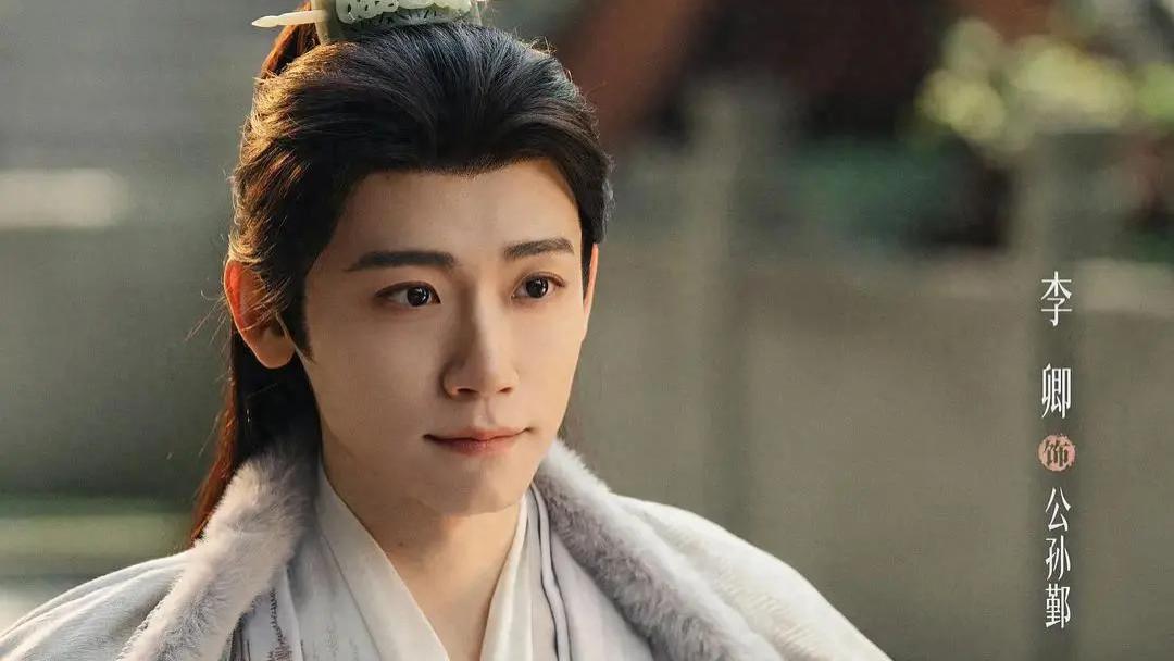 一句“风雨廊亭梦已醒”，刀了多少人？《逐玉》李卿精准拿捏公孙鄞双面人设，26岁的他上桌吸粉！