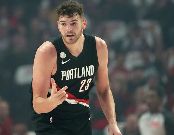 克林根到头来只有一个篮板拿的出手
也别说教练没培养了，就那个手活和脚步根本和教练