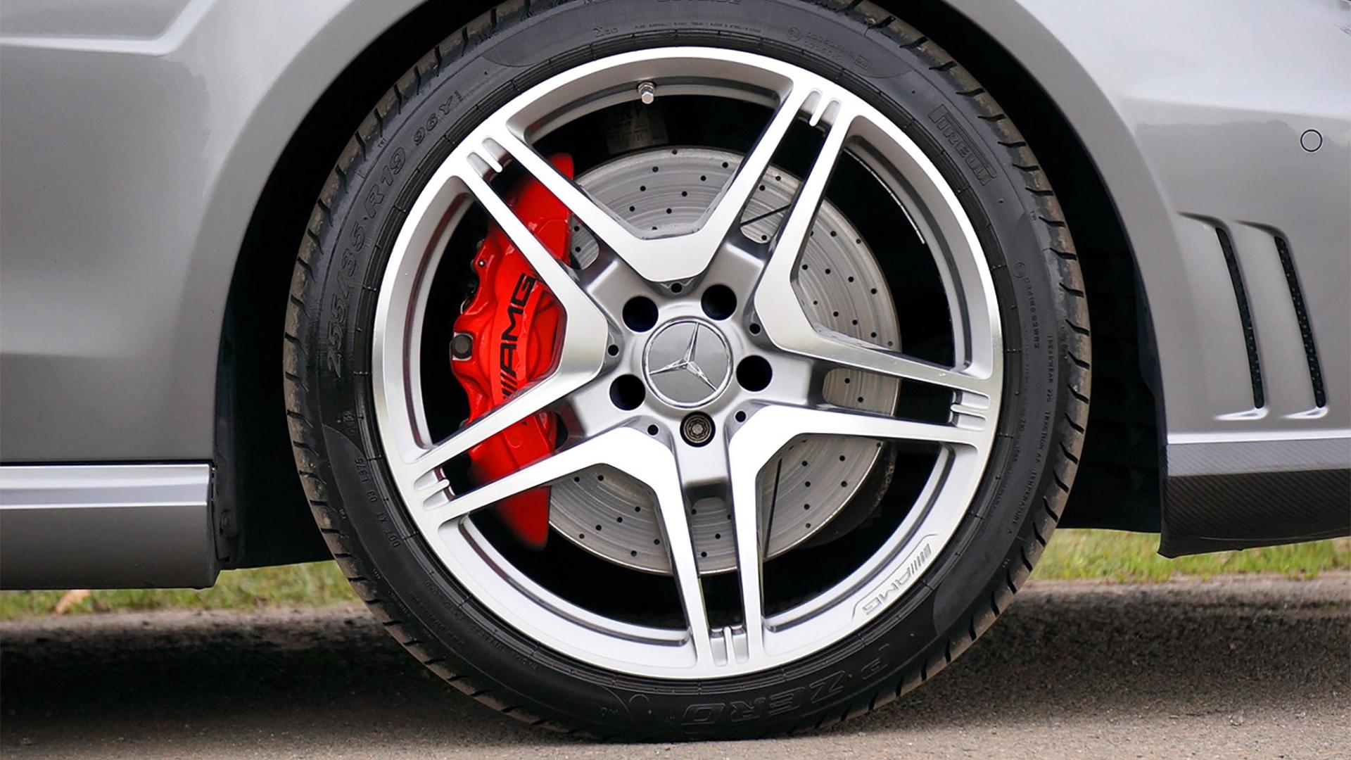 既然摩擦力与接触面积无关，为啥豪车卡钳还做那么大，图好看吗？