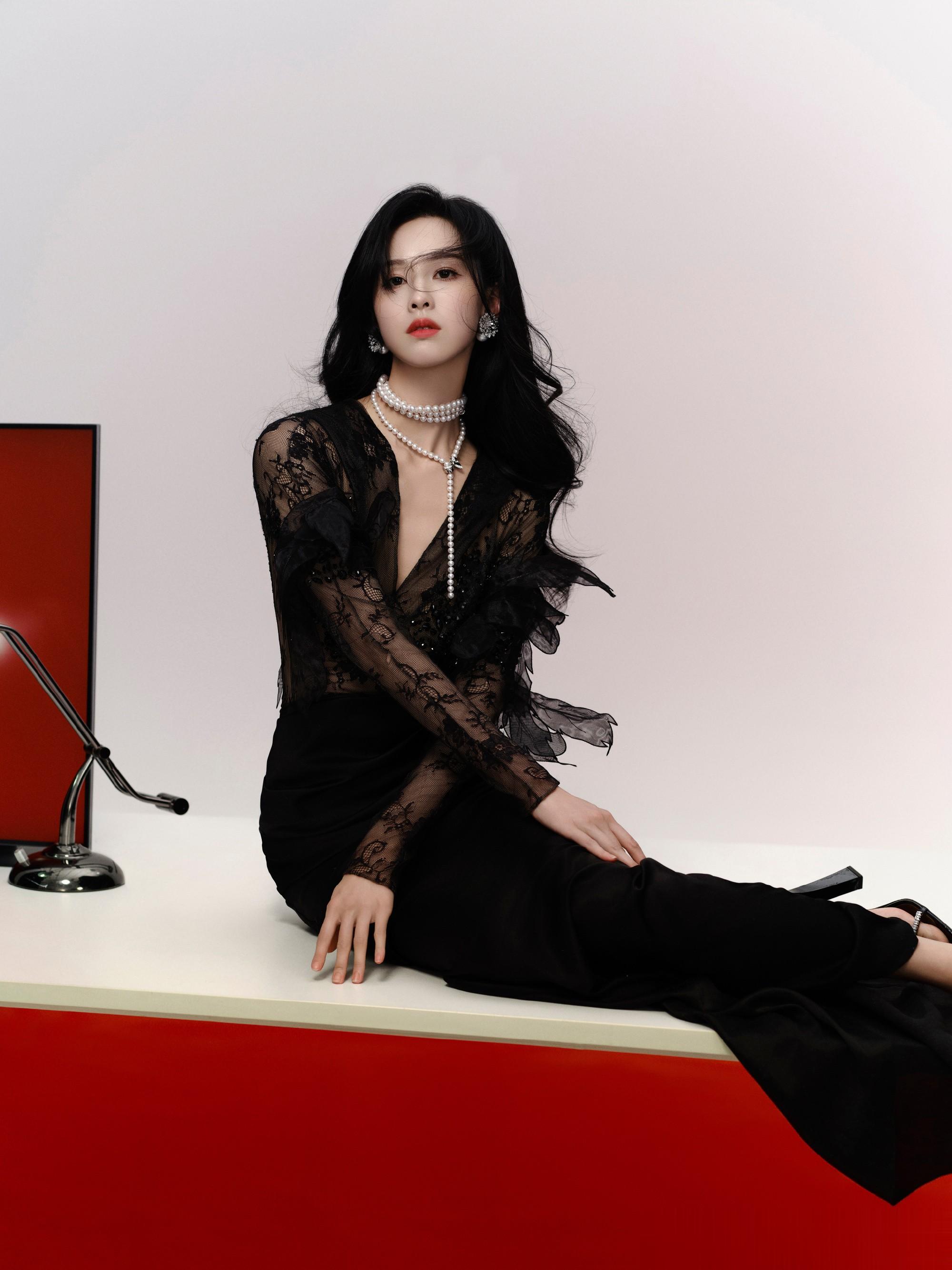 陈都灵蕾丝裙造型