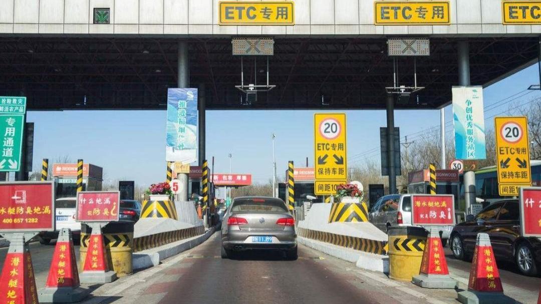 ETC车道空荡荡，人工通道老排队，为啥很多车主宁愿排队也不装ETC