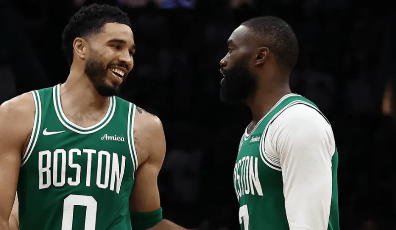 凯尔特人今日官方公布了球队明天与热火比赛的伤病报告。

杰伦-布朗和杰森-塔图姆