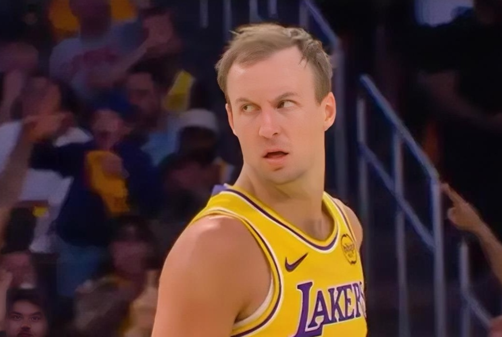 接管比赛！肯纳德三分5中5砍27分，创生涯新高，詹姆斯身边终于有帮手了

湖火大