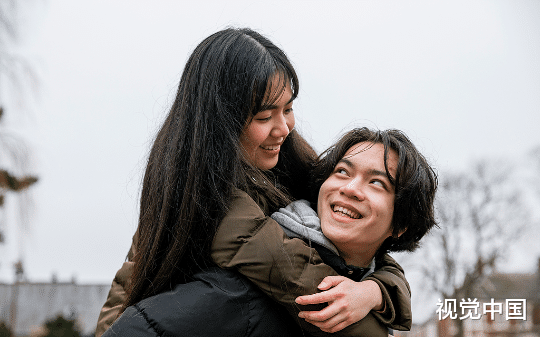 男子倾家荡产给女友治病，本以为女友会感恩，结果女友痊愈后嫁给了别人，理由是嫌他太穷了