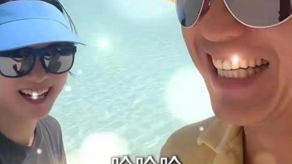 邓超孙俪海边全家福刷屏：火腿色晒黑，16年恩爱不塌房？