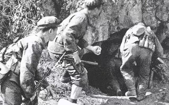 我军3个人，追着印度3000人猛打，战后报告：敌人非但不投降，还胆敢向我还击！