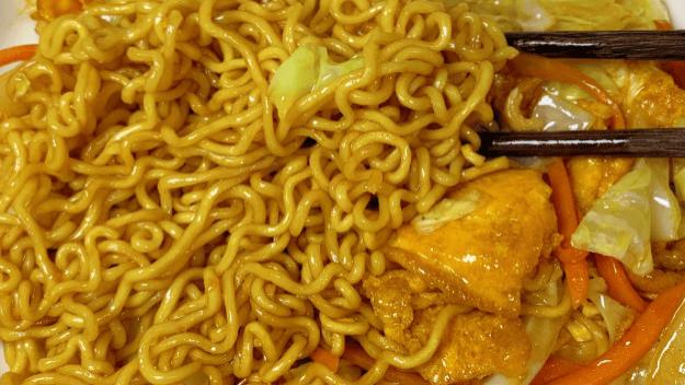 巨好吃的包菜鸡蛋炒面：一锅搞定，香到邻居来敲门！