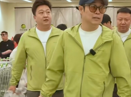 不得不说小沈阳在人情世故这块整得明明白白

小沈阳将于5月10日在大同开演唱会，