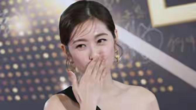 陈自瑶的身材与颜值，是时光淬炼出的熟女典范。