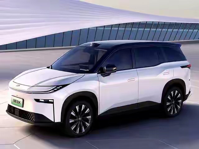 现款停产，小米SU7交付38.1万辆！新款预售22.99万起，爆款持续？