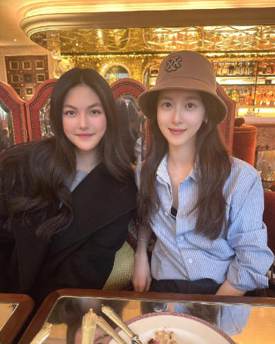 李湘镜头下的王诗龄和章泽天