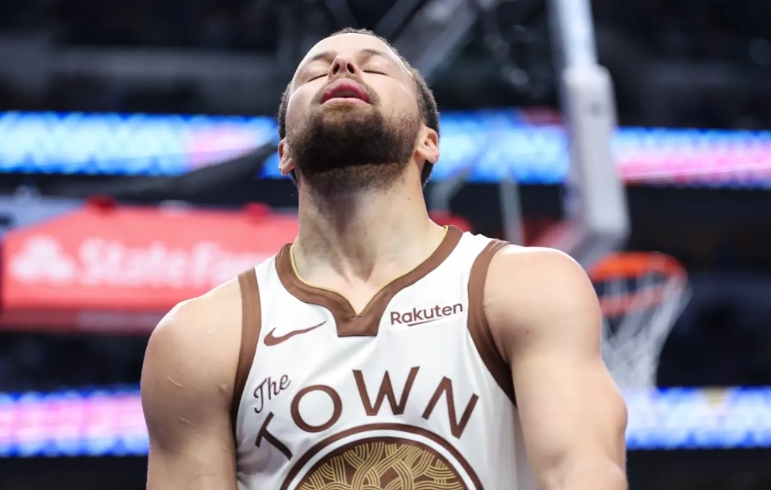 勇士被字母哥坑惨了！
一个字母哥让勇士成为了交易市场上面最失落的球队之一，就完成