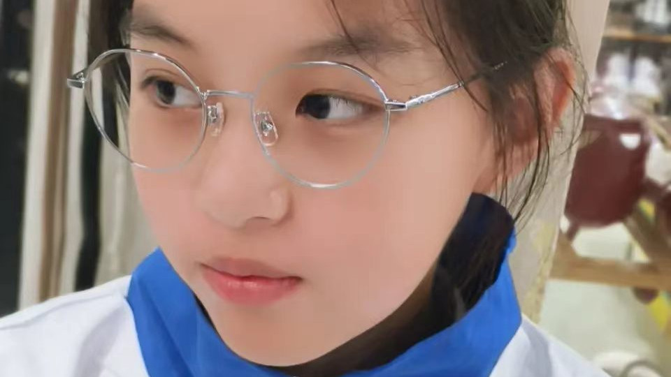 孩子近视为什么不能只指望镜片？