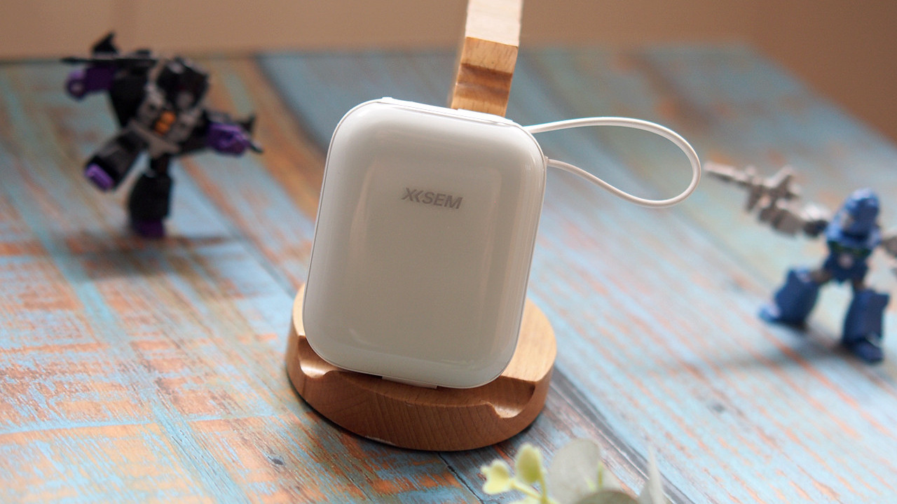 假期安心出游，西圣充电宝小巧自带线太方便了。