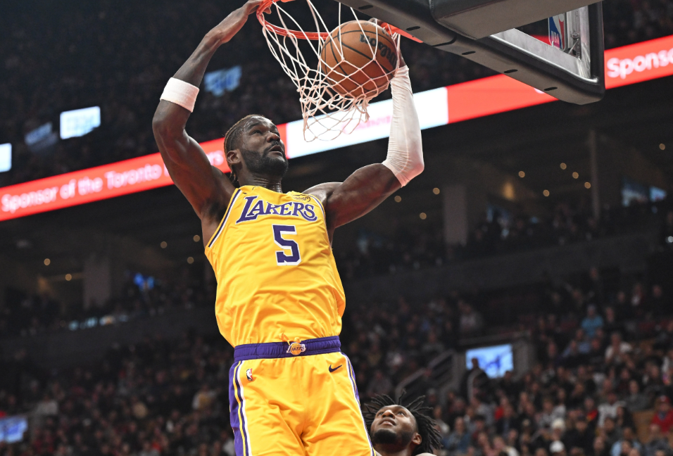 今年季后赛就取决于艾顿一人了，别的拼图球员没啥爆种能力

今年湖人三核也就这样发