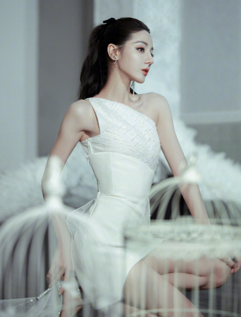 我是个俗气至顶的人，见山是山，见海是海