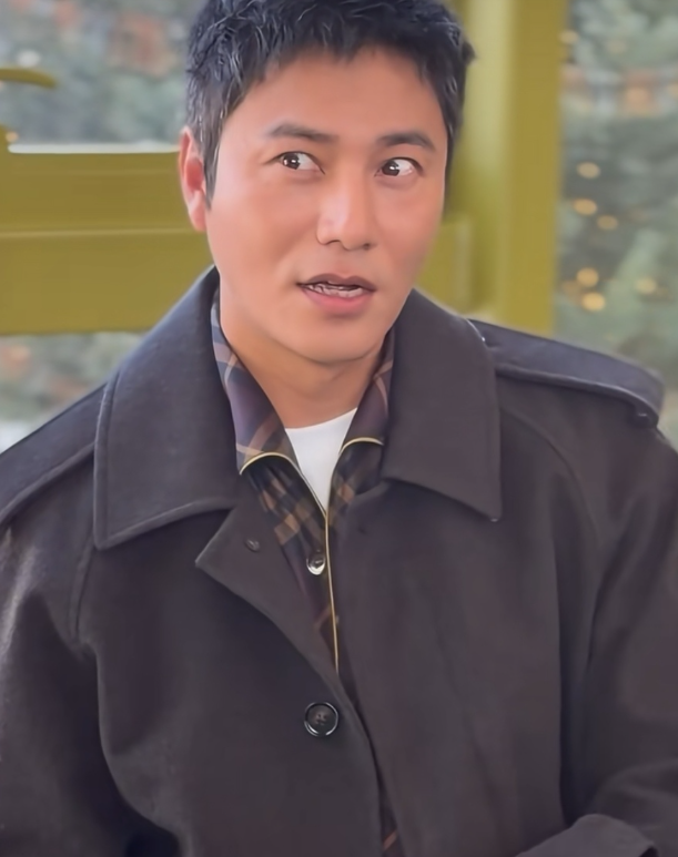 虽然没有皱纹了，但看着有点别扭，不如有点皱纹看着舒服