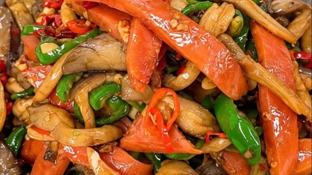 香辣平菇炒火腿：比肉还香的素菜天花板，一口爆汁的米饭杀手
