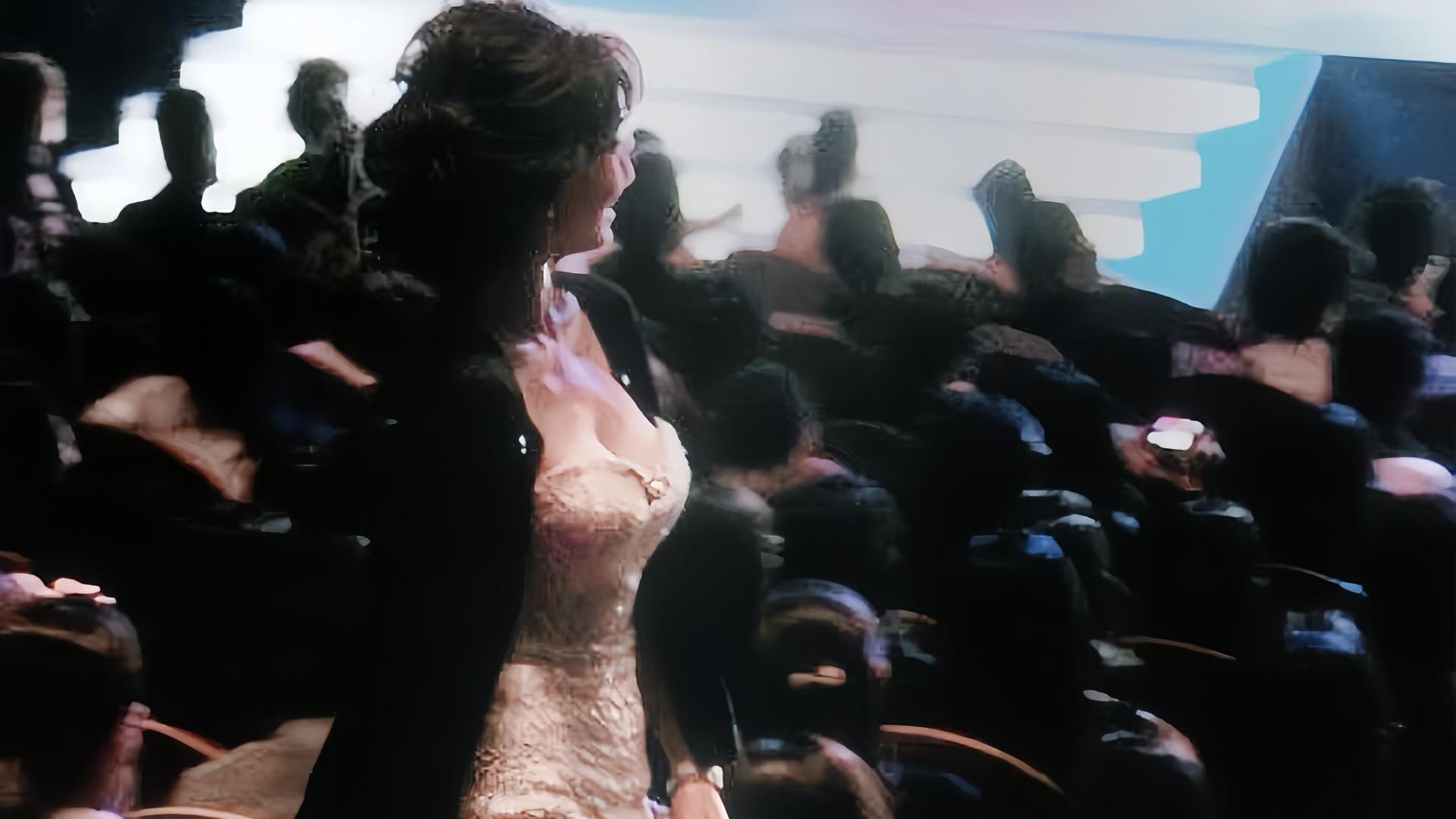 衣服如果太贴身，好身材就藏不住了！赵雅芝真是越老越性感！