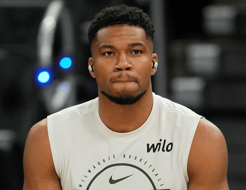 据美记Kirk Goldsberry报道，尼克斯、骑士、火箭和魔术等球队都在密切