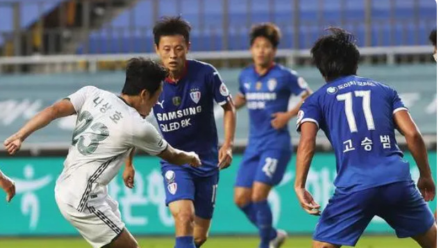 在亚冠小组赛G组的第三轮比赛中，山东泰山客