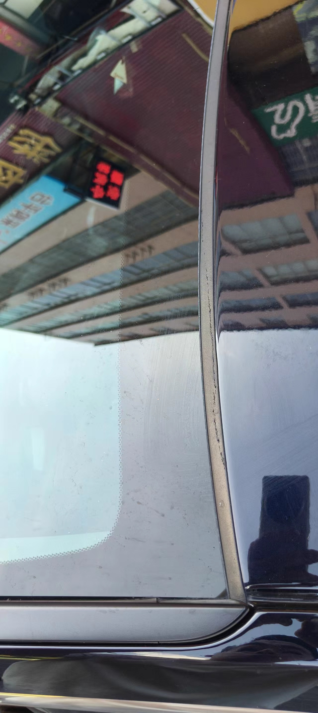 刚提2个月前挡上方胶条开裂，ssss店让观察会不会漏水