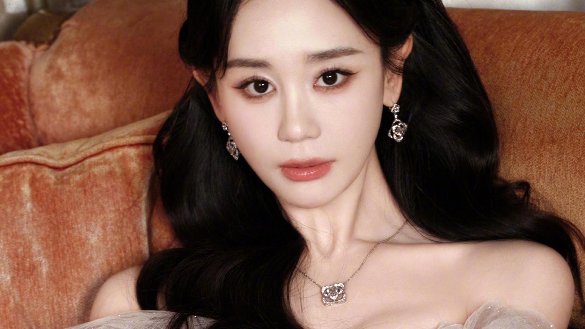 海陆这一身丰盈，是礼服遮不住的温柔，是你躲不开的那一记杀