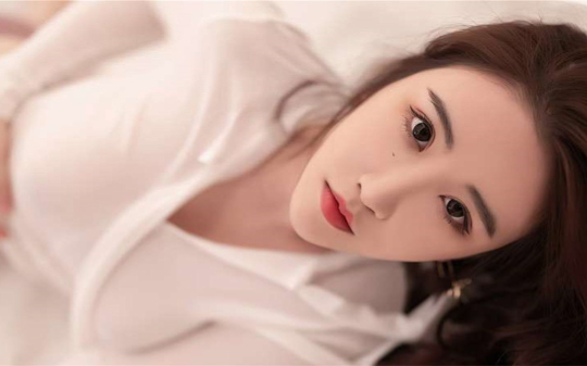 我扔掉所有她留下的裙子，也扔掉了对他们最后的期待