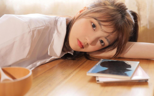 老公把总监位送给青梅，我带千万大单跳槽，亲手送他倾家荡产。