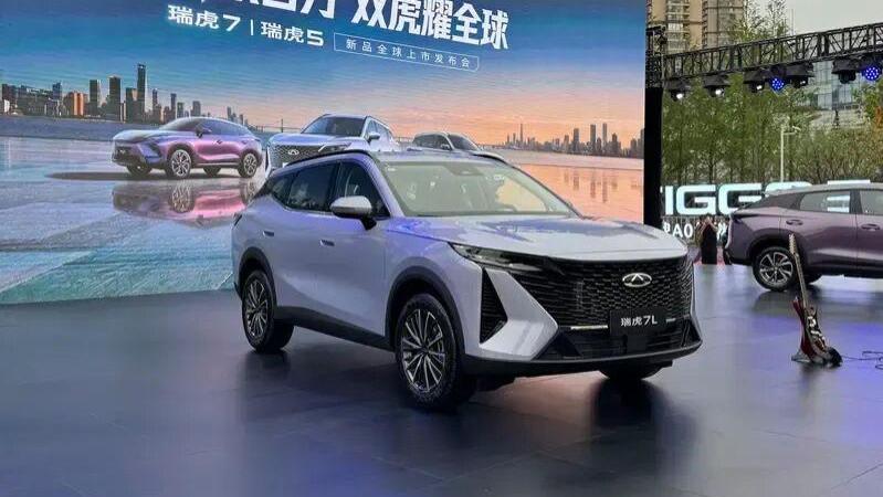 奇瑞瑞虎7L上市，搭载15.6寸滑移屏，售8.59万起！