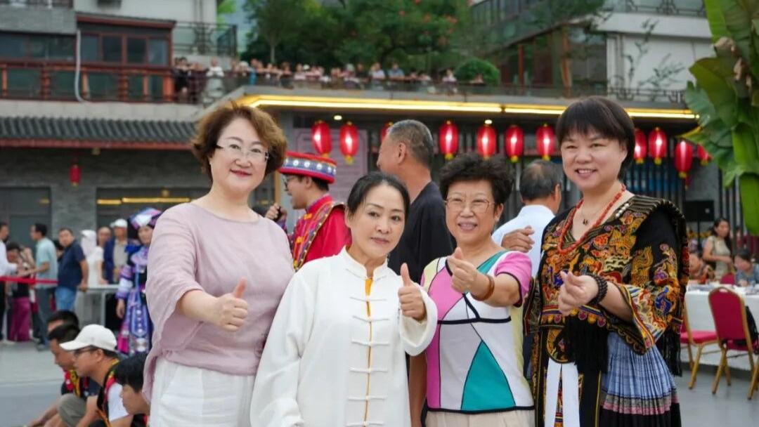 今夜的世纪养生园：灯火与人声之间，是一种久违的相聚