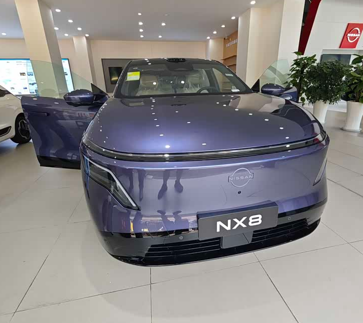 心心念念的车车终于到了历时19天
终于把家庭新成员接回家啦🚗✨
从展厅里娃盯着
