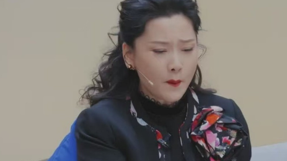 综艺现场激烈互怼！何赛飞怒批短剧，吴镇宇当场反驳