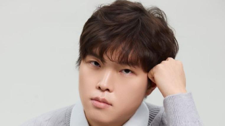 BLG放出校园风写真，阿Bin学长，请和我交往吧...