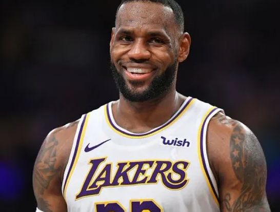 勒布朗-詹姆斯并不一定想要一场“退役巡演”。
报道称：“如果他的身体状况不配合，