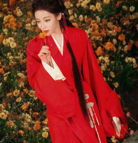 你的眼里有璀璨星河，而我的眼里只存一个你