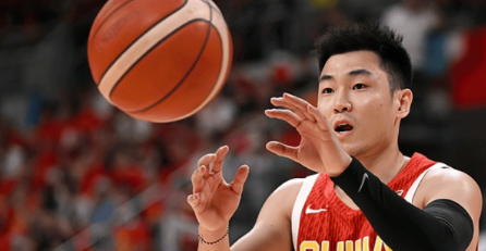 中国男篮球员高诗岩将赴美接受治疗。 据媒体人夏晓司透露，高诗岩的右膝左踝均遭遇伤