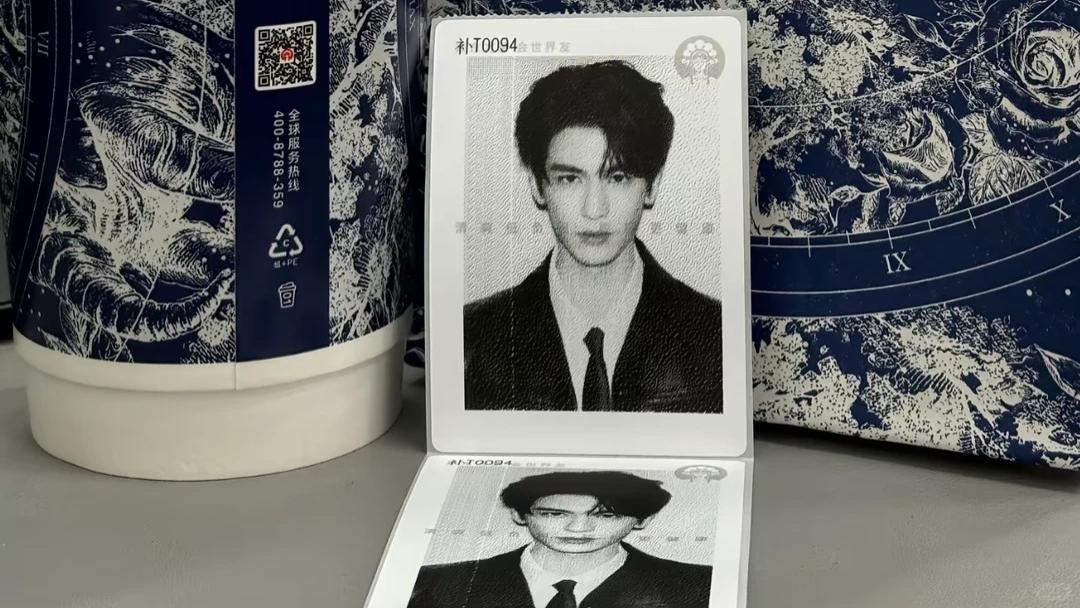 霸王茶姬的张凌赫杯贴，让全网集体沦陷了