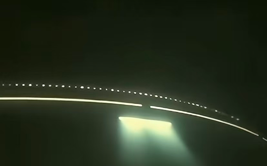 萧山机场UFO事件最新证据曝光，一段机内视角拍摄，揭开了15年前的秘密，目击者：天空裂开一道口子