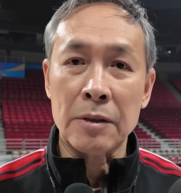 今晚CBA常规赛，北京男篮将主场对阵广州男篮。

赛前，北京男篮主教练许利民接受