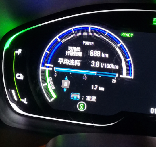 雅阁混动购车一年了
近期油耗比较满意，市区正常开也就四个油左右，去年油价上涨前2