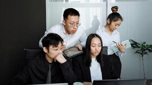 IT + 硬件供应链：为什么 Tesla 等智能制造巨头极其欢迎懂嵌入式软件的 SDE？冷门赛道的薪