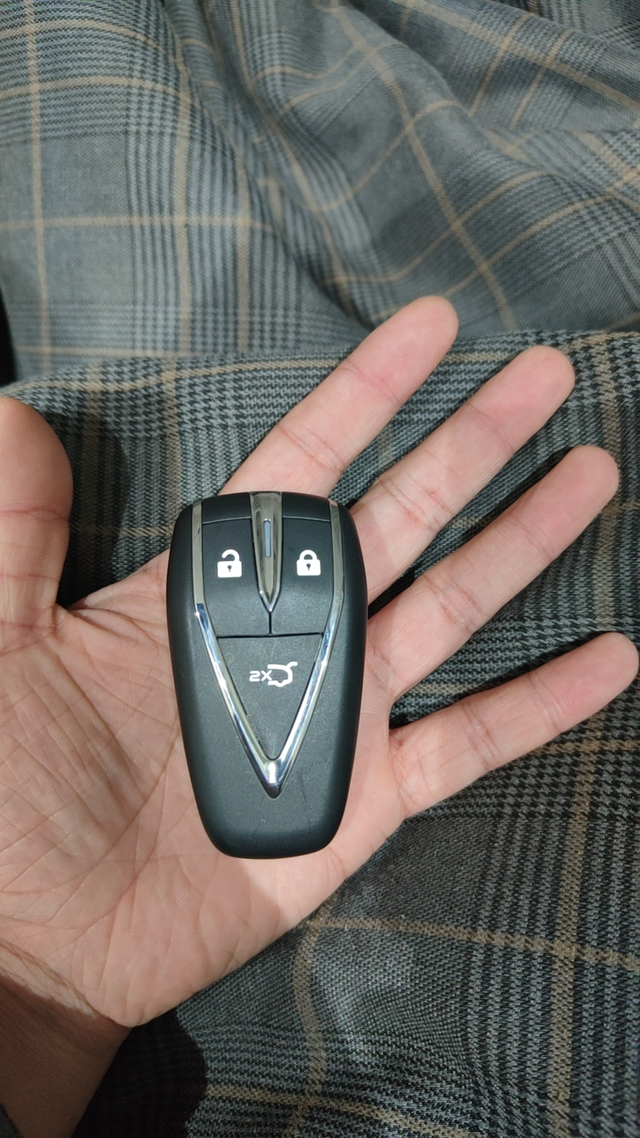 我的第一台车
终于提到了我心心念念的第一台车了～虽然不贵，但是将是我人生最好的也